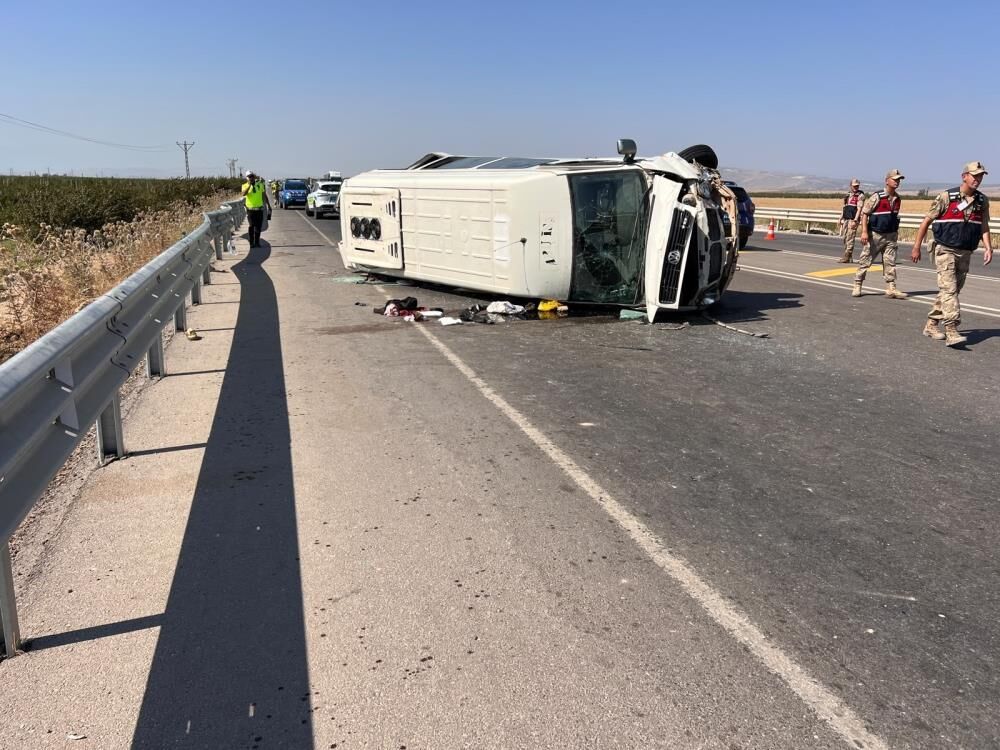 Tarim Iscilerini Tasiyan Minibus Kazasindan Aci Haber Agir Yarali Mehmet Ezer Hayatini (3)