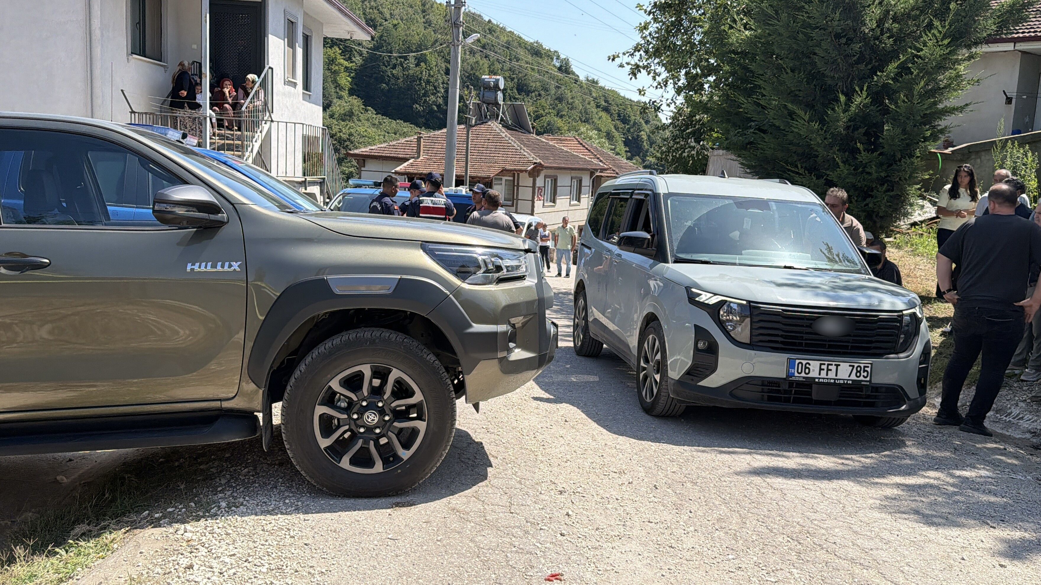 Tarlada Infaz Agabeyini Bulamayinca Yengesini Oldurdu (2)