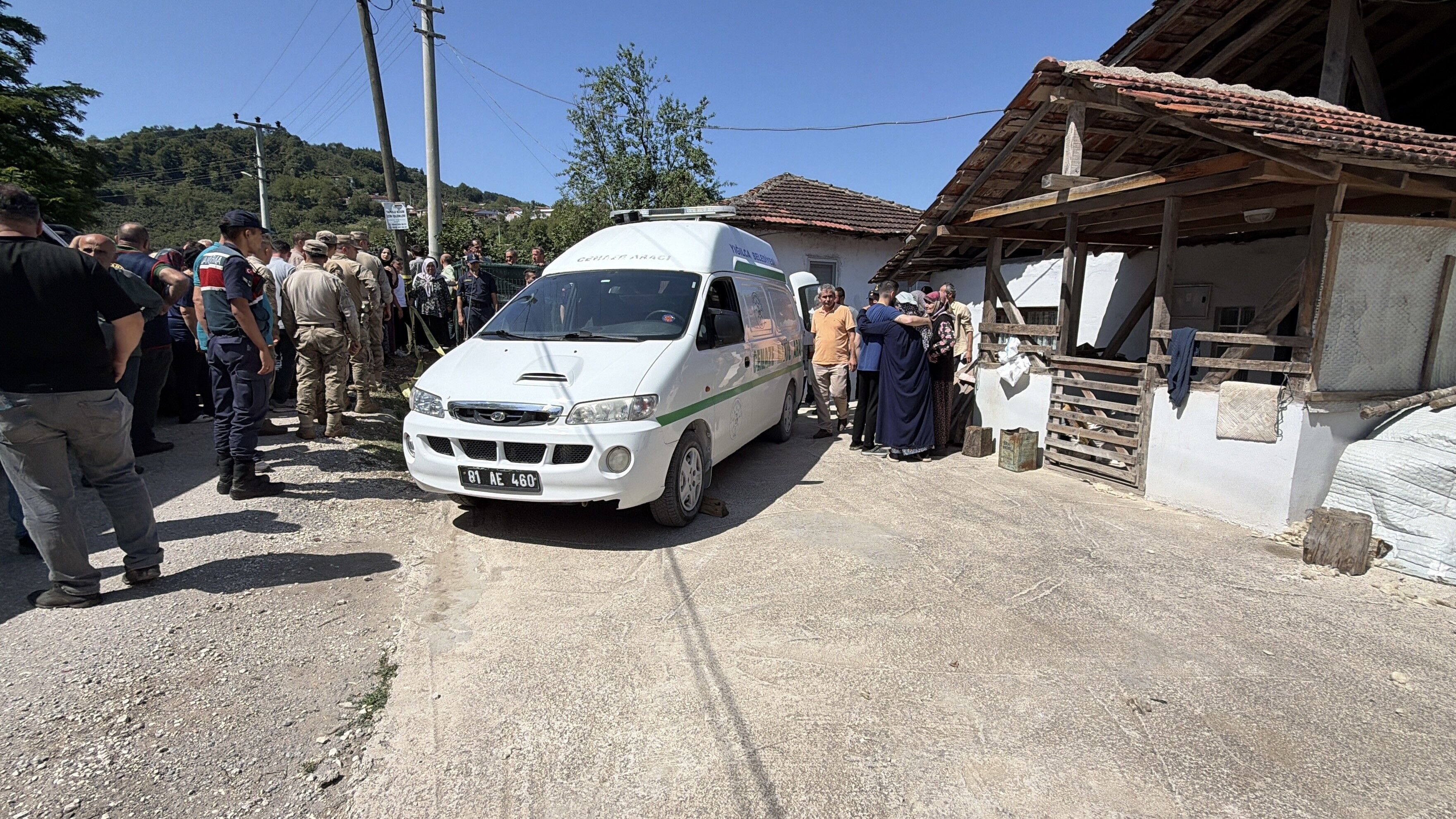 Tarlada Infaz Agabeyini Bulamayinca Yengesini Oldurdu (3)