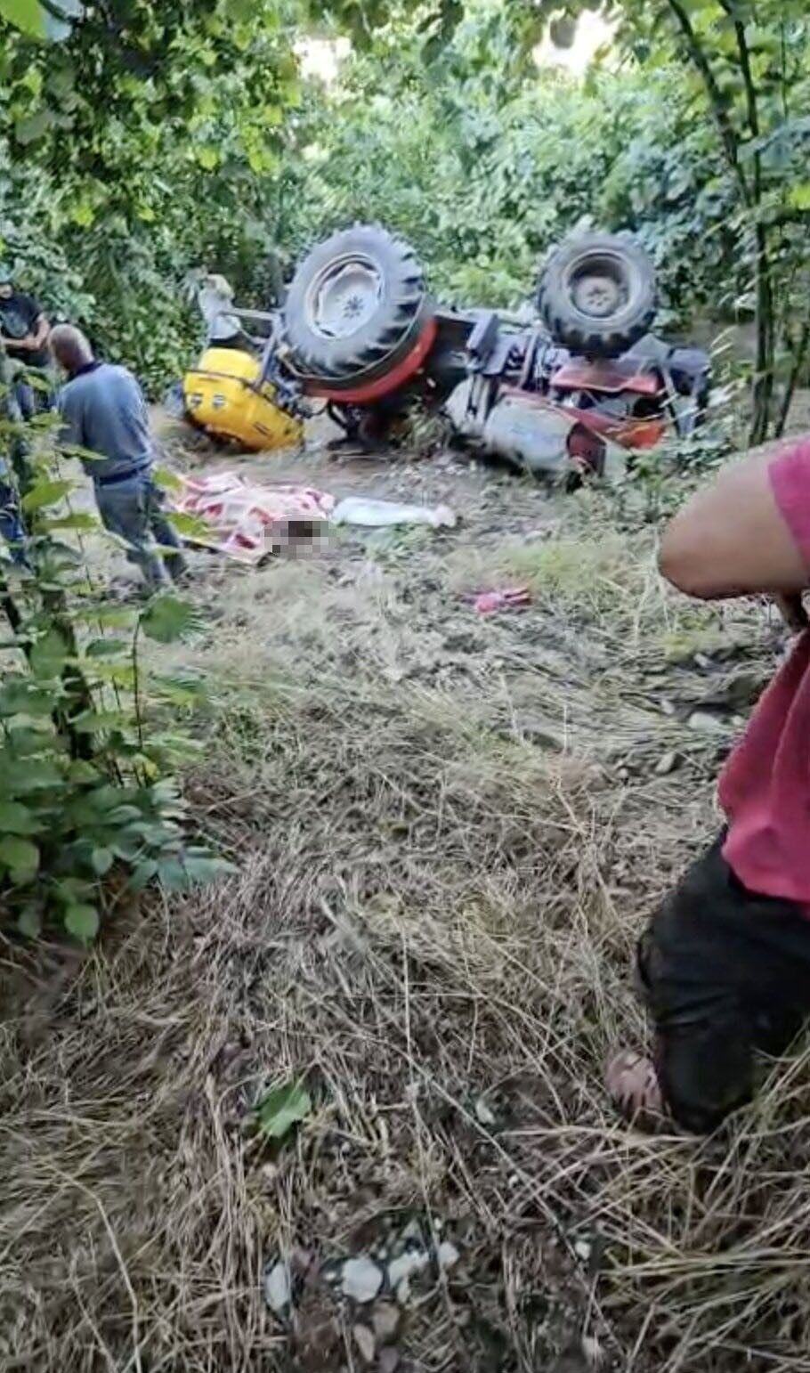 Tarlada Kan Donduran Kaza Ilaclama Motorunun Altinda Kalan Talihsiz Kadin Kurtarilamad (2)