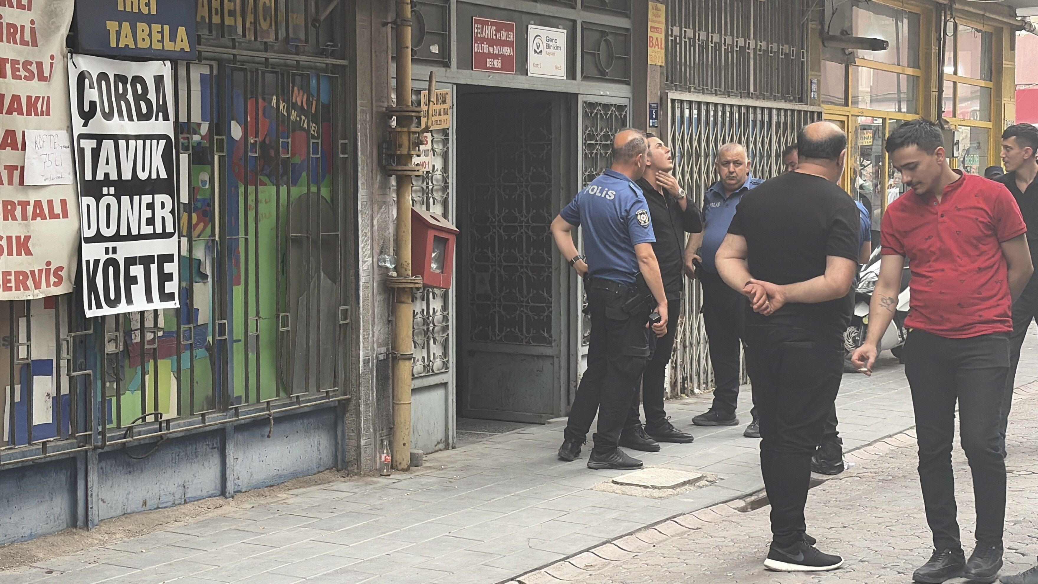 Telefonla Arayip Son Sozlerini Soyledi 20 Yasindaki Genc Odasinda Asili Halde Bulundu (3)