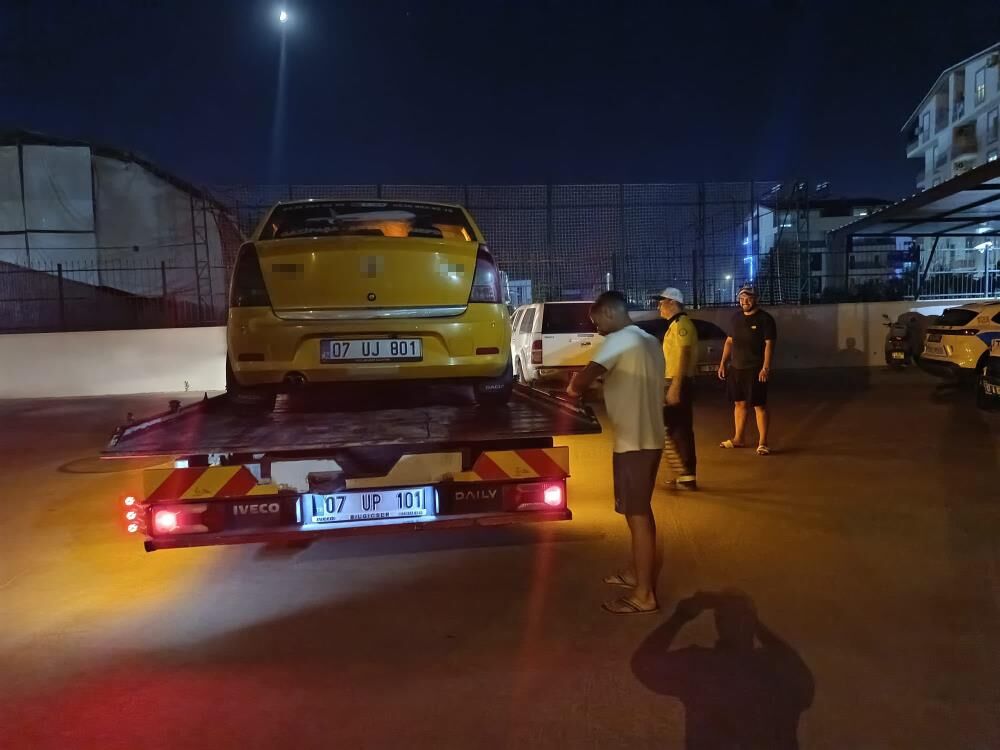Trafikte Yumruklar Konustu Taksi Soforunun Ehliyeti Daimi Iptal Edildi 180 Bin Tl Ceza (2)
