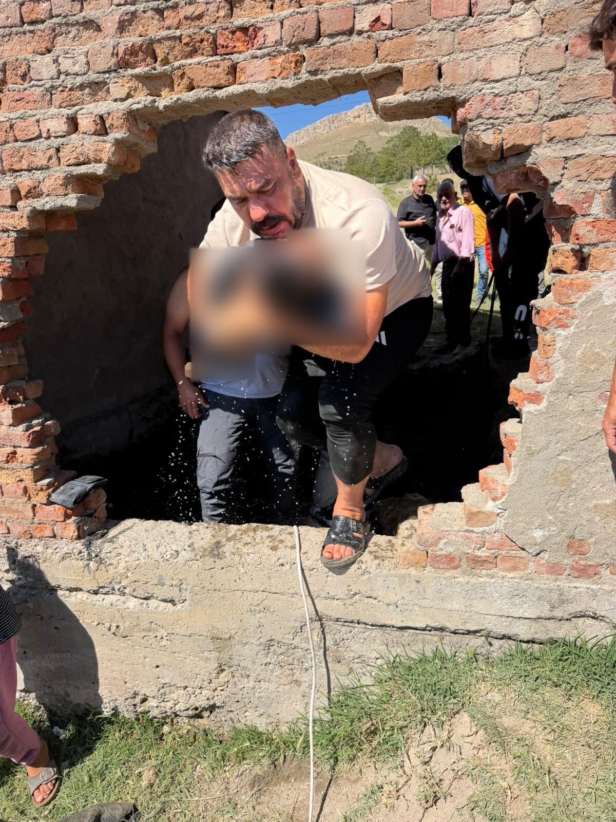 Tum Sehir Tek Yurek Aramisti 2 Yasindaki Cocugun Cansiz Bedeni Bulundu (4)