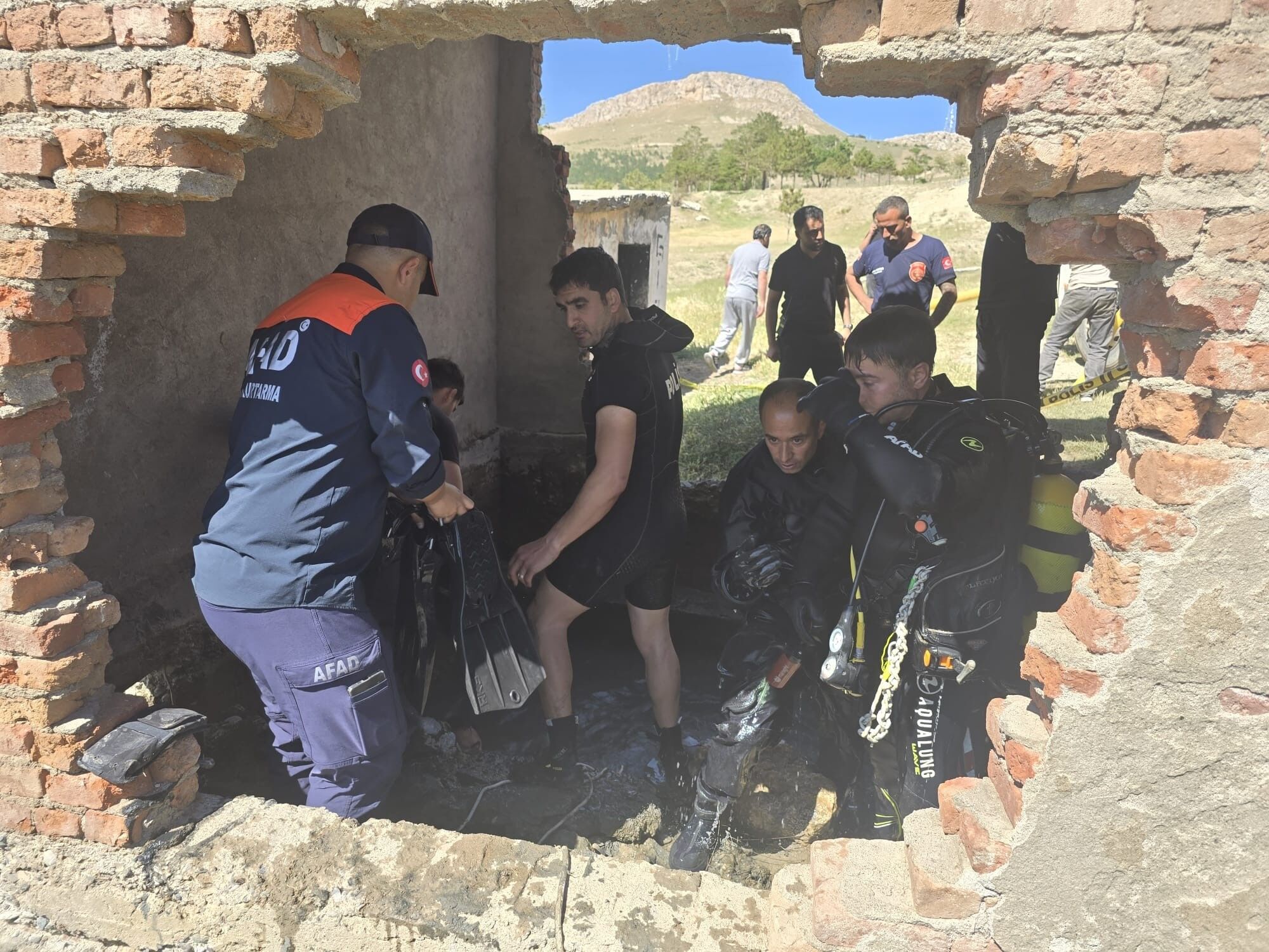Tum Sehir Tek Yurek Aramisti 2 Yasindaki Cocugun Cansiz Bedeni Bulundu (6)