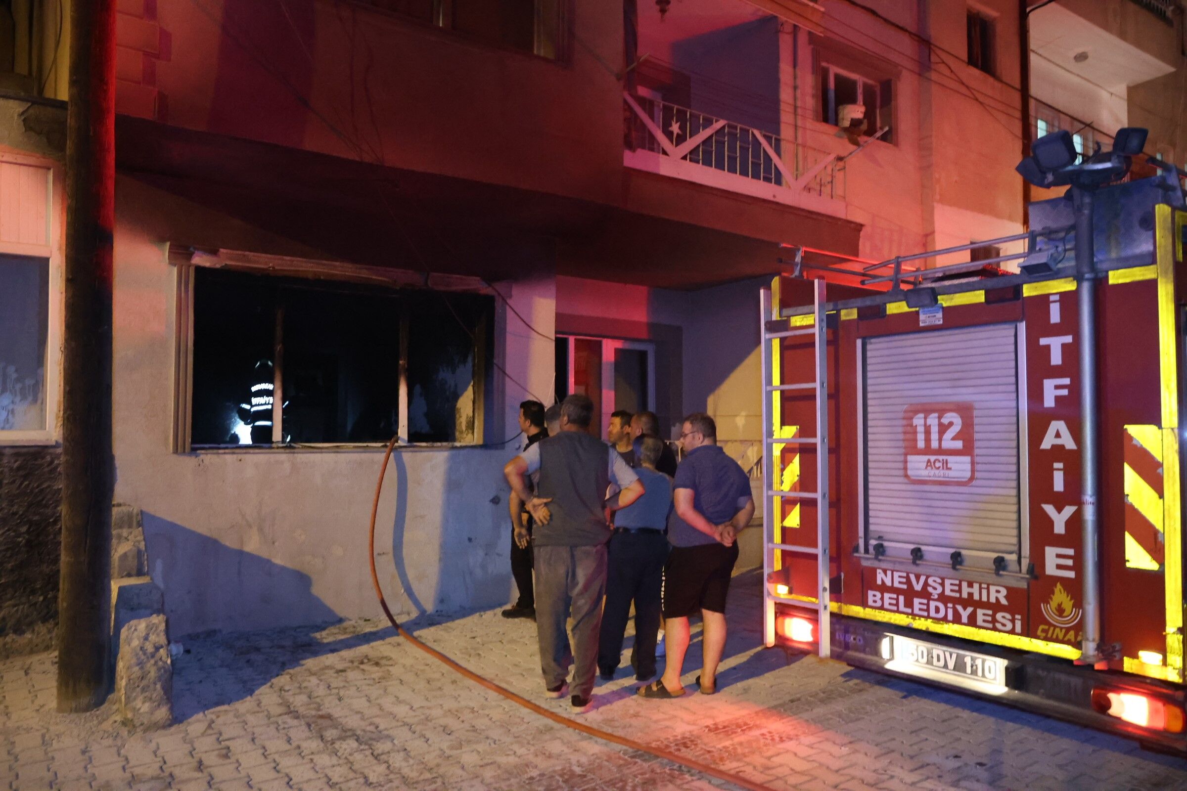 Uyusturucu Bagimlisi Genc Once Agabeyini Bicakla Kovaladi Sonra Evi Atese Verdi (4)