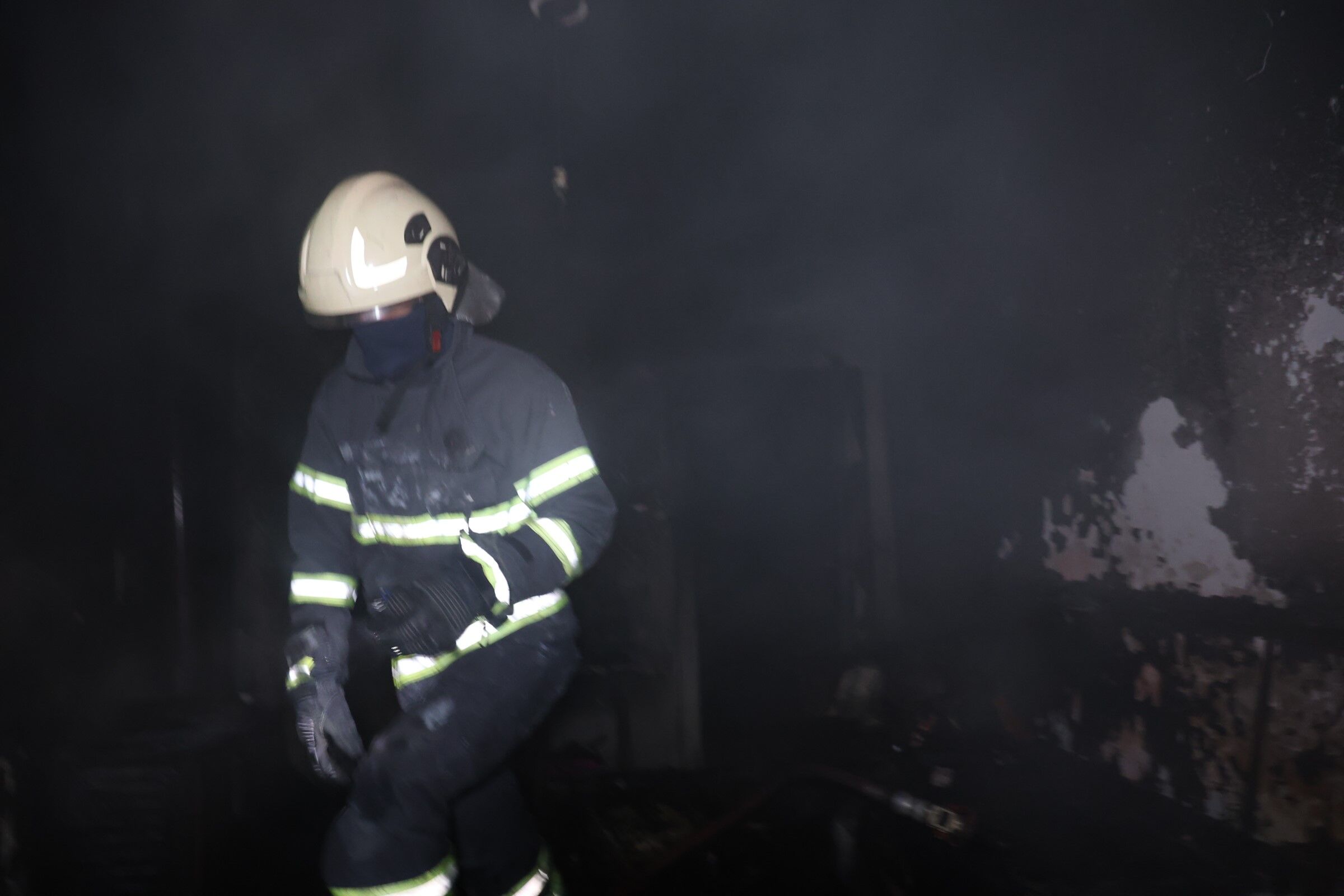 Uyusturucu Bagimlisi Genc Once Agabeyini Bicakla Kovaladi Sonra Evi Atese Verdi (5)
