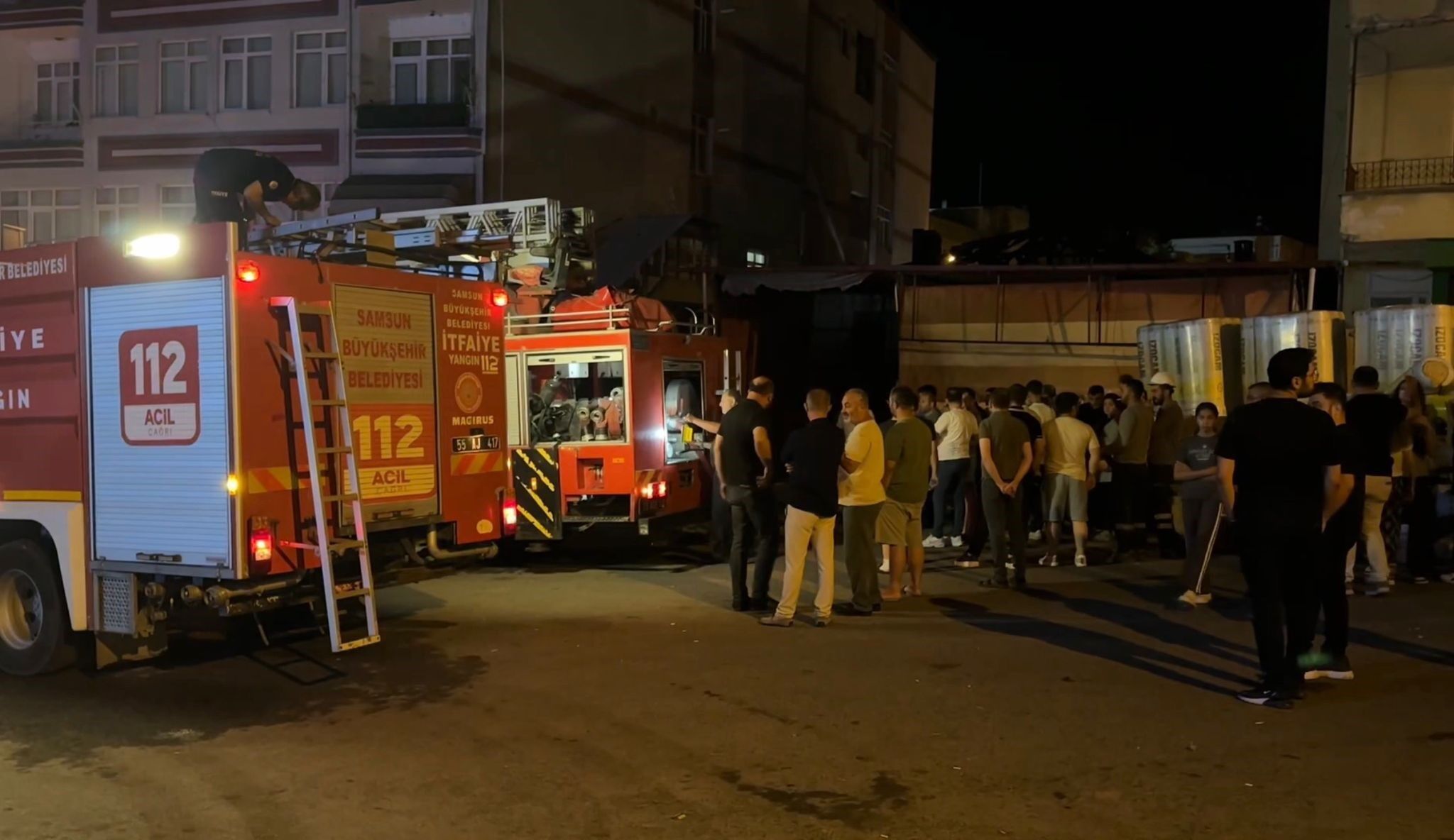 Vatandaslar Ihbar Etti Ekipler Seferber Oldu Boya Deposu Alevlere Teslim Oldu (4)