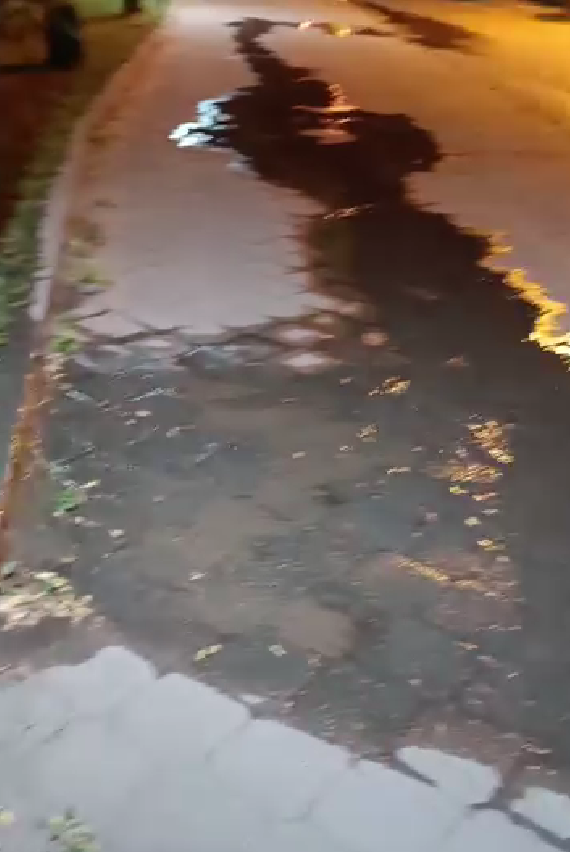 Vatandaştan Gece Boyunca Akan Suya Tepki (2)