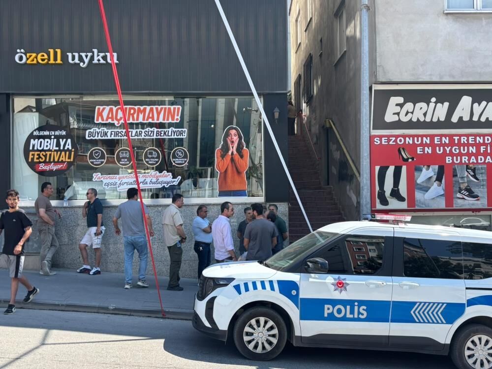 Yakinlari Haber Alamadi Eve Giren Ekipler Aci Manzarayla Karsilasti (2)