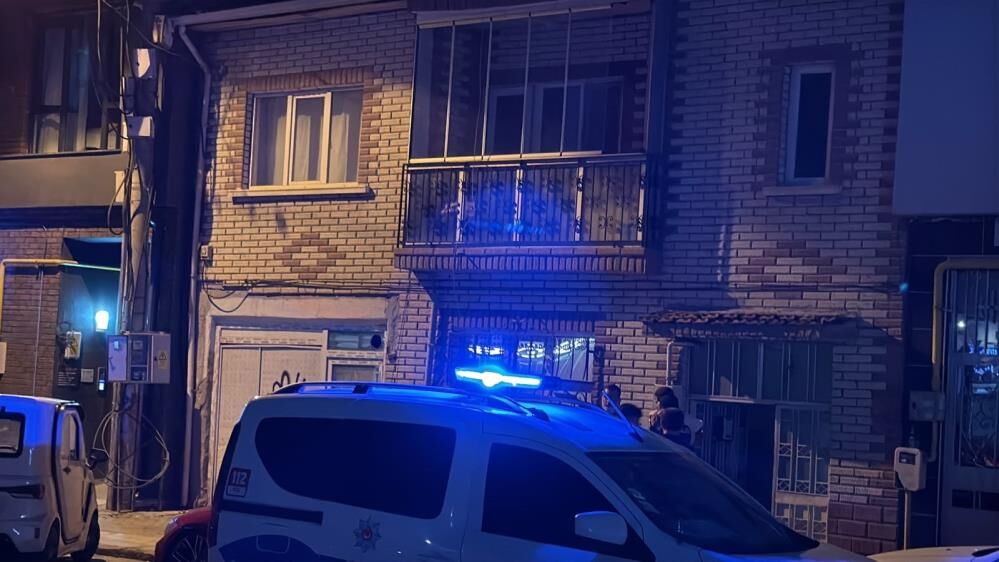Yakinlari Haber Alamayinca Gercek Ortaya Cikti Evinde Olu Bulundu (2)