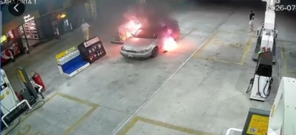 Yakit Almaya Geldi Araci Bir Anda Alev Topuna Dondu (3)