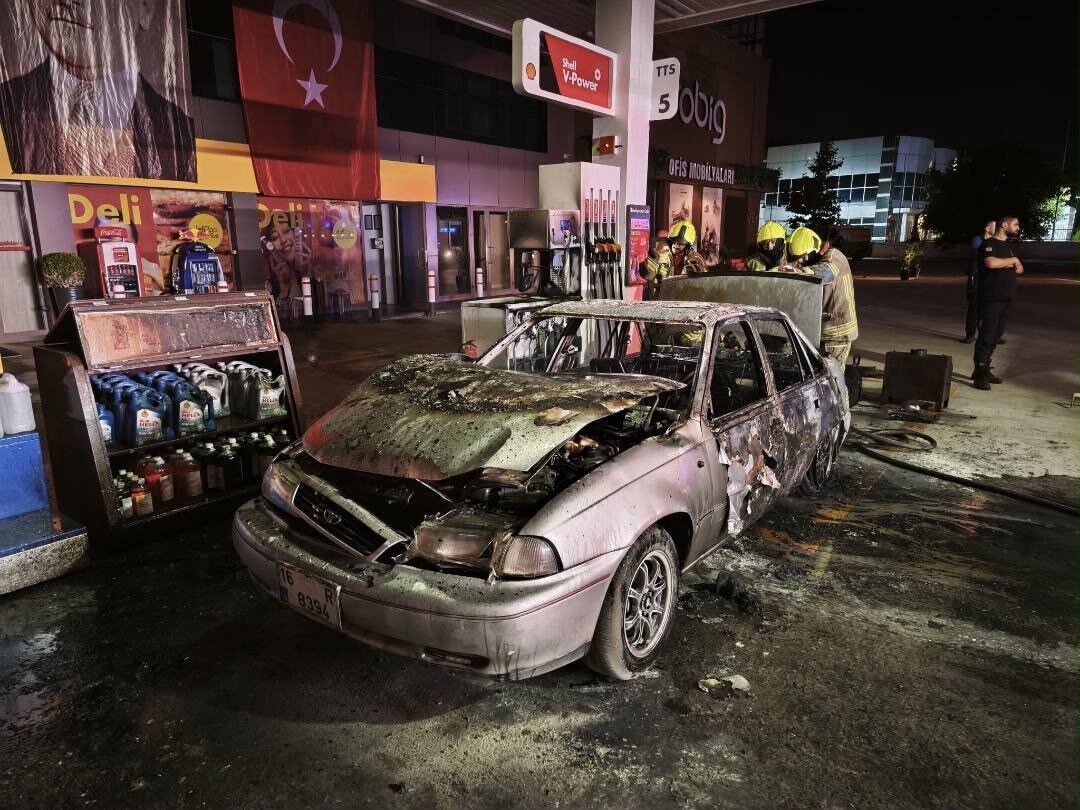 Yakit Almaya Geldi Araci Bir Anda Alev Topuna Dondu (5)