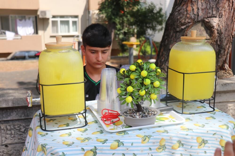 14 Yasinda Kendi Isini Kurdu Limonata Satarak Asgari Ucretin 3 Katini Kazandi (3)