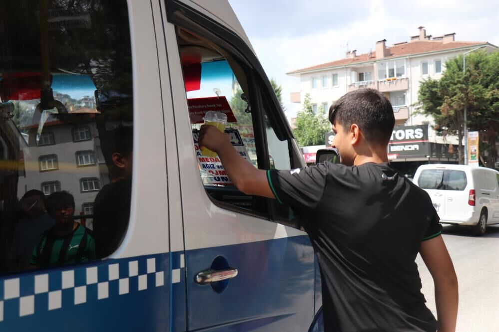 14 Yasinda Kendi Isini Kurdu Limonata Satarak Asgari Ucretin 3 Katini Kazandi (5)