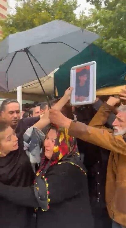 14 Yasindaki Cocuk Alnindan Tek Kursunla Vurulmus Arkadasinin Evine Kutlama Icin Gitti (4)