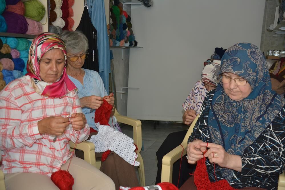 15 Kadin 10 Gunde Ilmek Ilmek Ordu 1813 Motiften Dev Turk Bayragi (2)