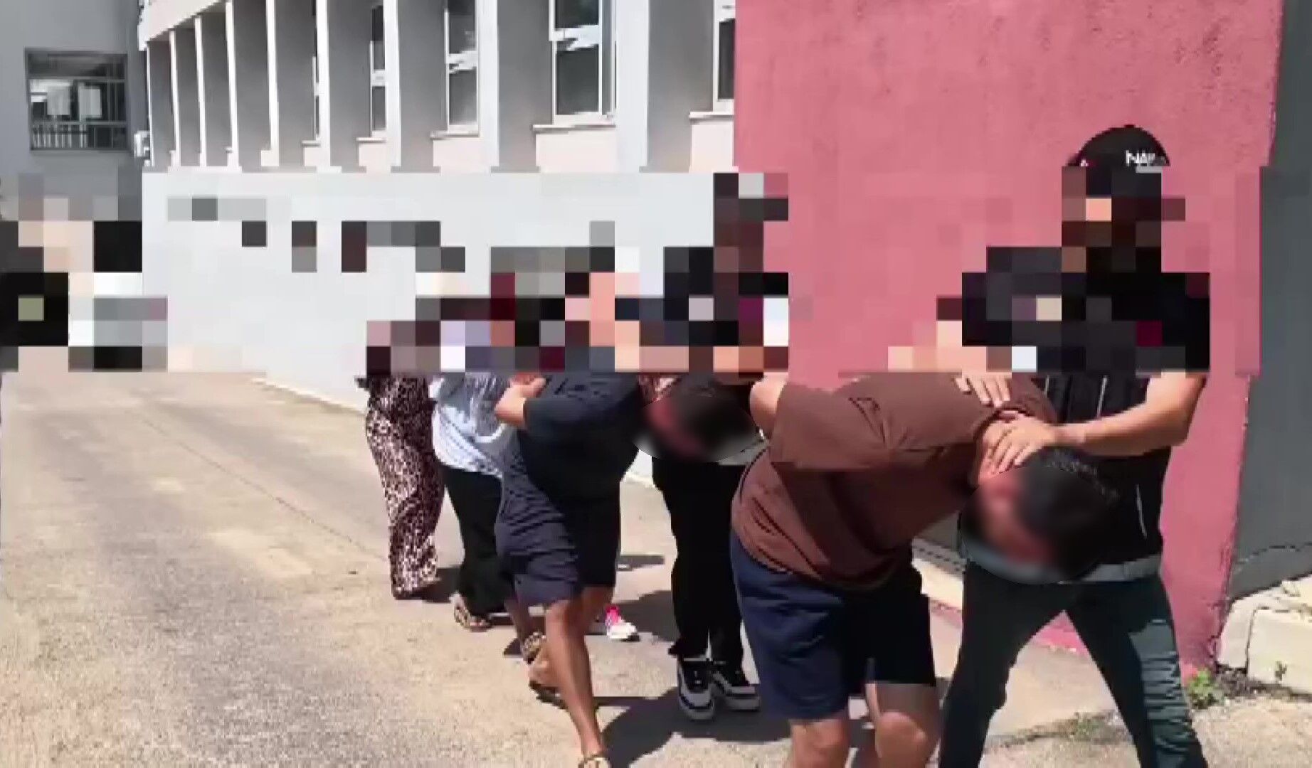 1,5 Kilo Metamfetamin Böyle Taşındı 140 Kapsül Vücutlarından Çıkarıldı (4)