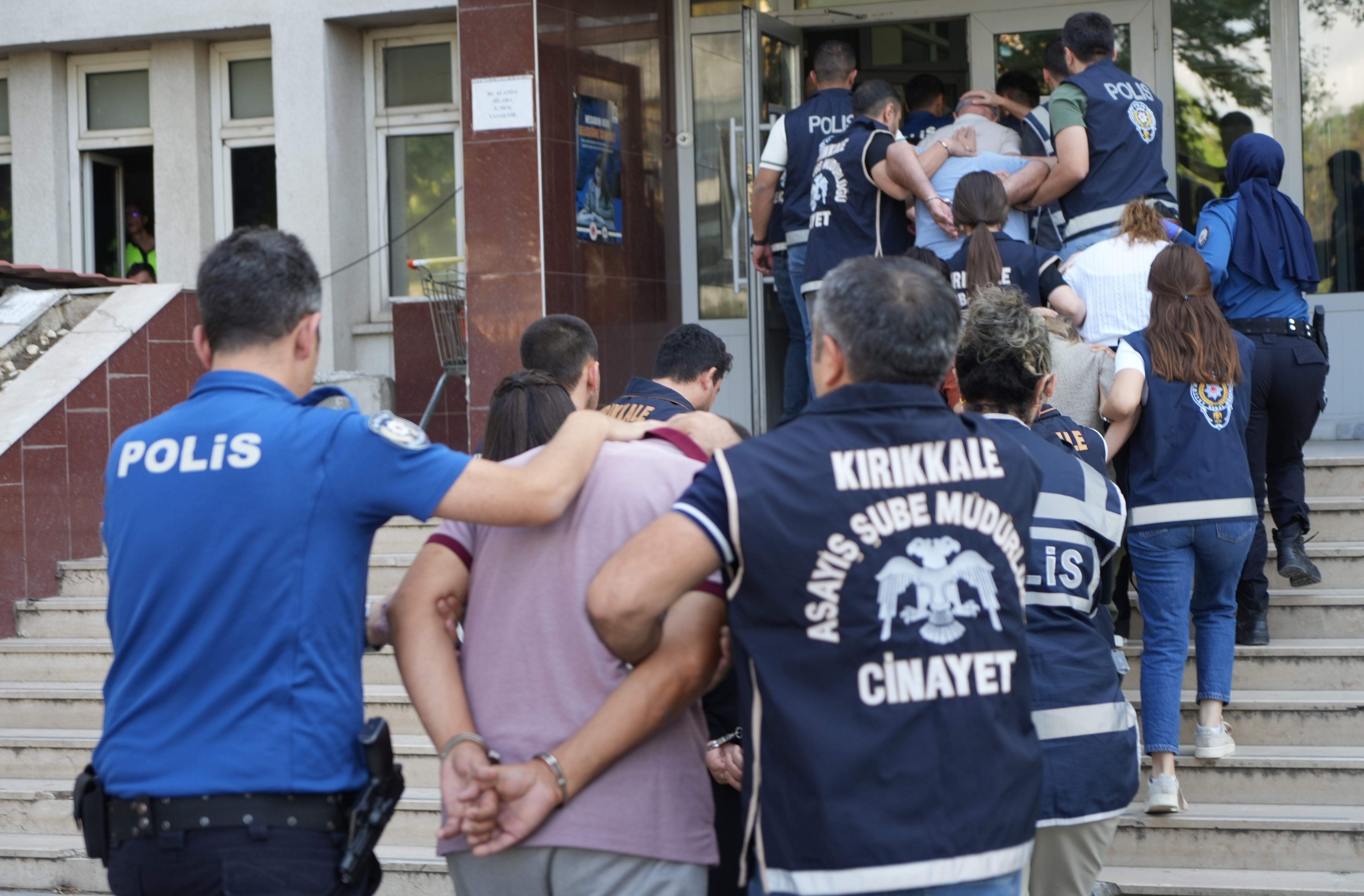 7 Parcaya Ayrilmis Cesedi Derin Dondurucuda Saklanmisti 12 Yil Sonra Yakalandilar (3)