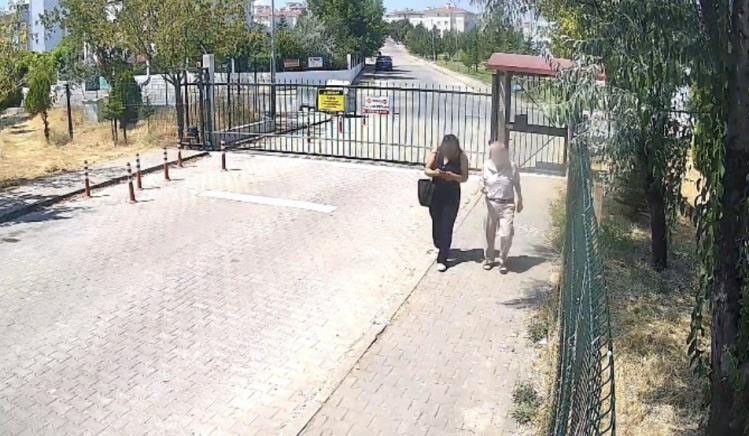 81 Yaşındaki Adam Dolandırıcıları Evine Kadar Getirdi! Torununun Sözü Oyunu Bozdu (2)