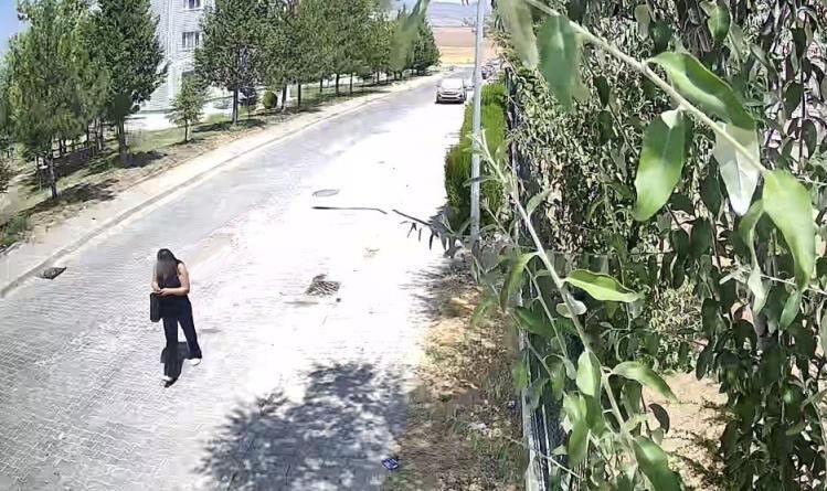 81 Yaşındaki Adam Dolandırıcıları Evine Kadar Getirdi! Torununun Sözü Oyunu Bozdu (3)