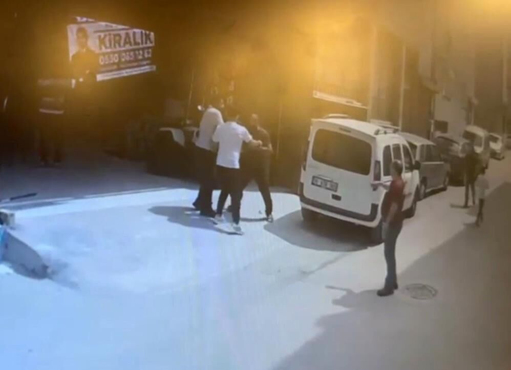 Akraba Kavgasi Dehseti Bicakli Supheliyi Yunus Polisi Boyle Etkisiz Hale Getirdi (3)