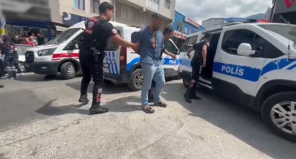 Akraba Kavgasi Dehseti Bicakli Supheliyi Yunus Polisi Boyle Etkisiz Hale Getirdi (5)
