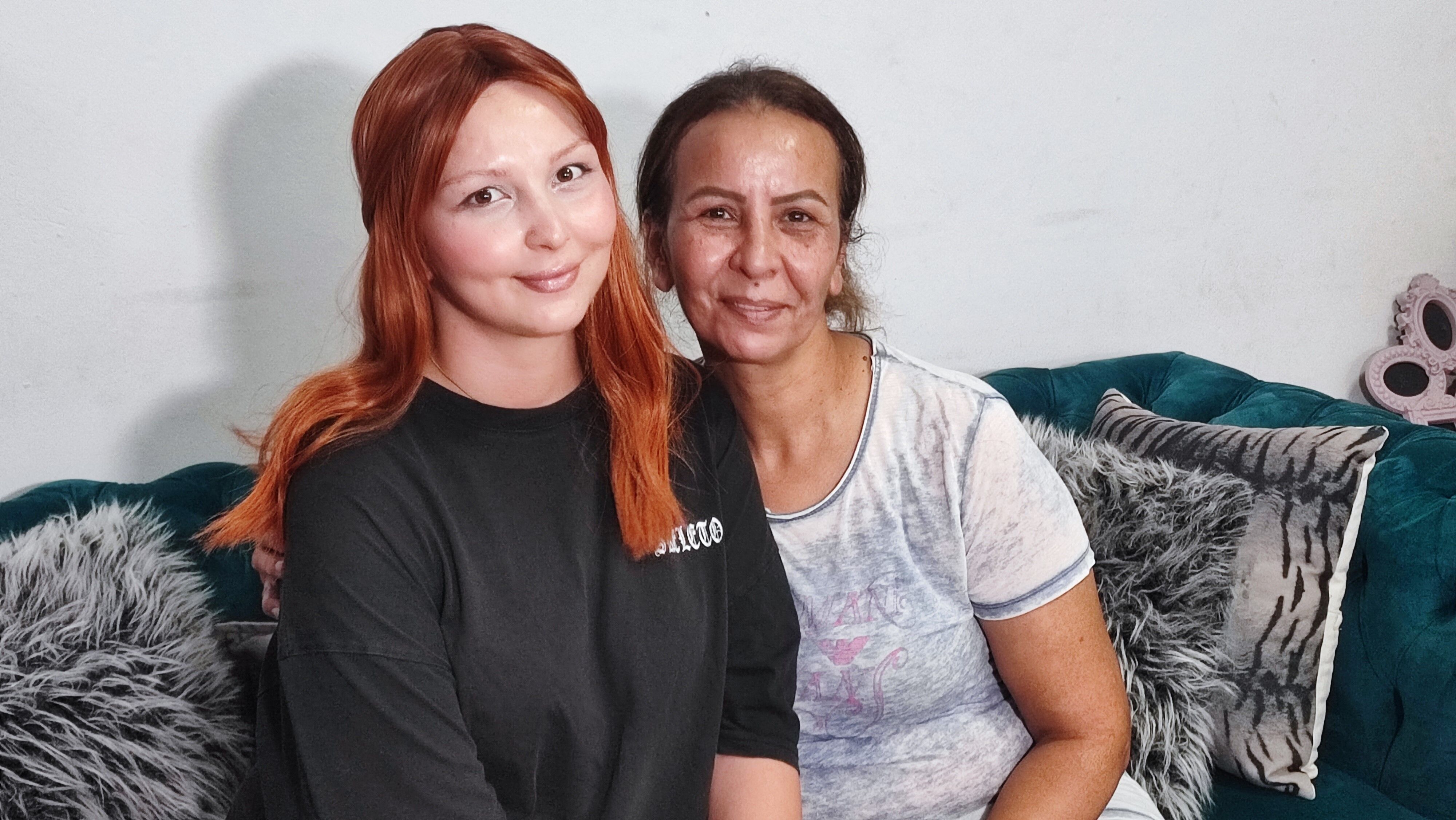 Anne Kız Aynı Hastalığı Yendi! 24 Yaşındaki Hemşire Kanseri Konvoyla Kutladı (5)