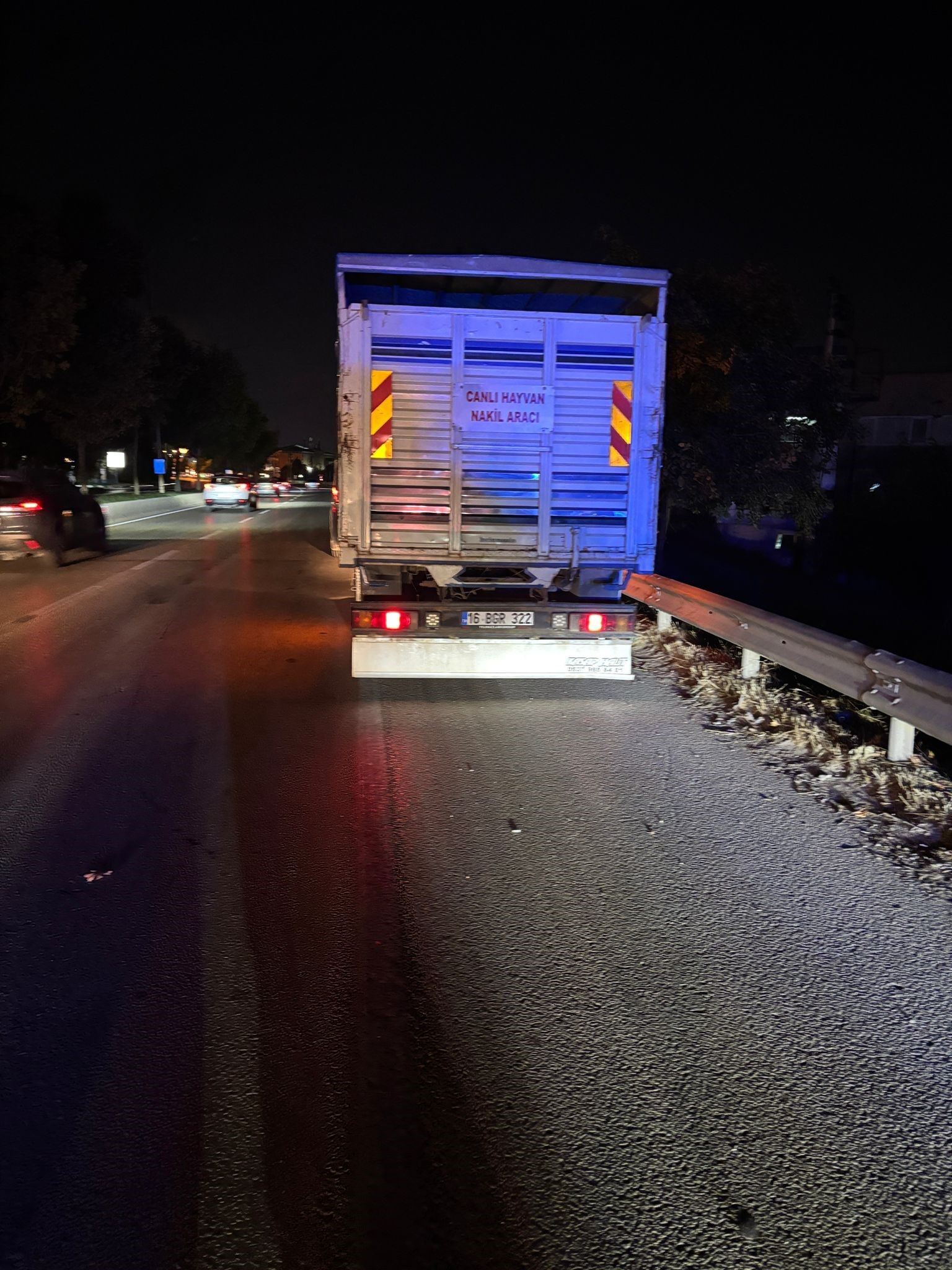 Aracina Yakit Dolduruyordu Kamyonet Carpti Hastanede Hayatini Kaybetti (2)