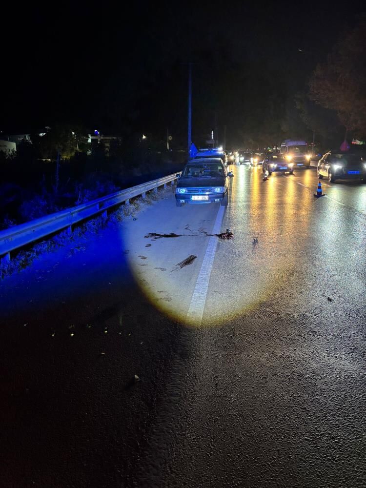 Aracina Yakit Dolduruyordu Kamyonet Carpti Hastanede Hayatini Kaybetti (4)