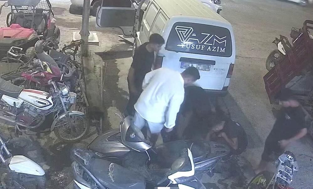 Arkadasina Selam Vermek Icin Girdi Bir Anda Tamir Kanalina Dustu O Anlar Kameraya Boyl (3)