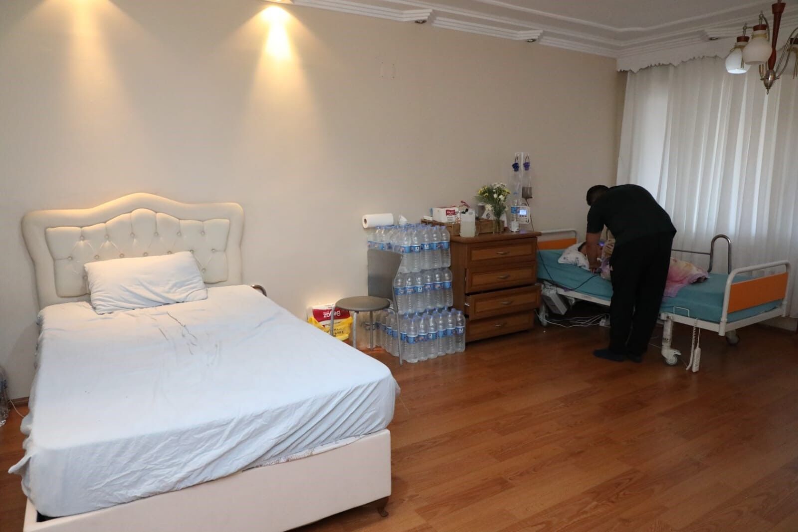 Aşçılığı Bıraktı, Hayatını Annesine Adadı 3 Yıldır Başından Ayrılmıyor (4)