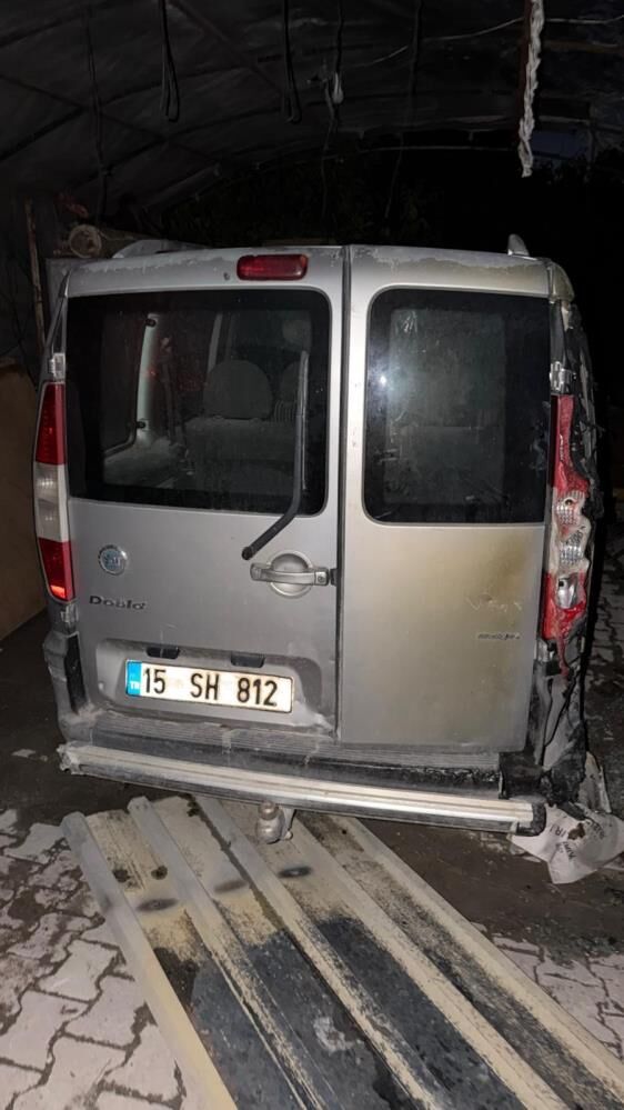 Bag Evinde Korkutan Yangin Ev Kule Dondu Otomobil Zarar Gordu (4)