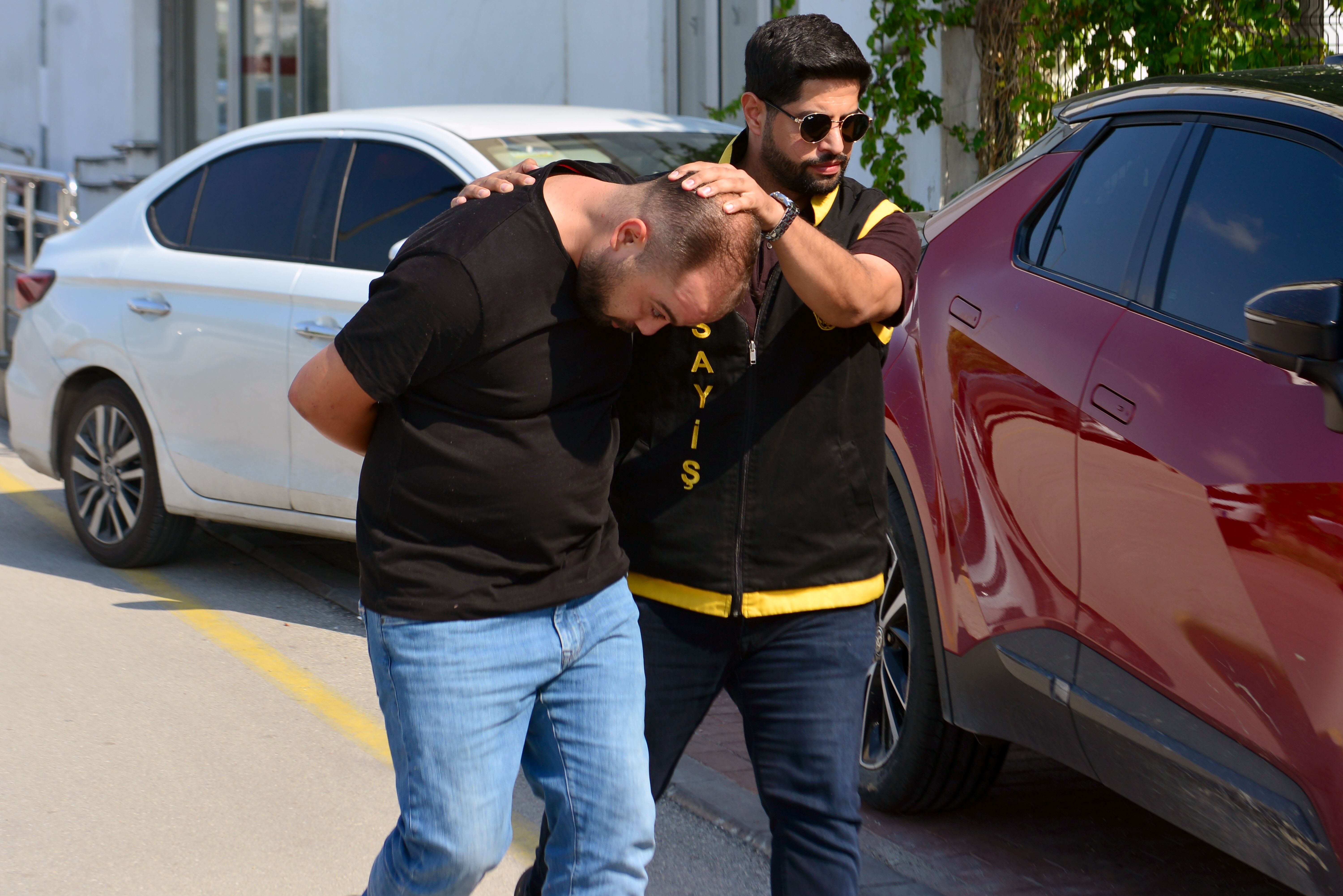 Bakis Tartismasi Kanli Bitti Kafeye Kacti Pesinden Gelen Supheli Bicakladi (3)