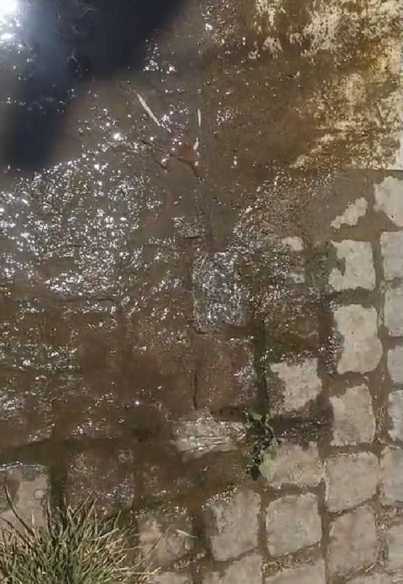 Belediye Caddesi'ndeki Su Patlağı Için Çözüm Bekleniyor (2)