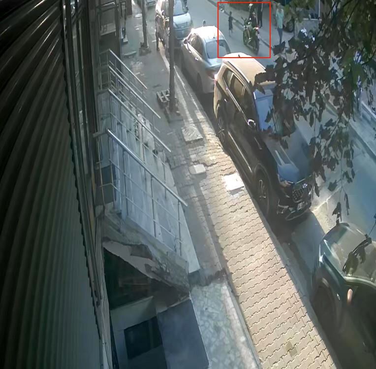 Bir Anda Yola Cikti 5 Yasindaki Cocuga Motosiklet Carpti (3)