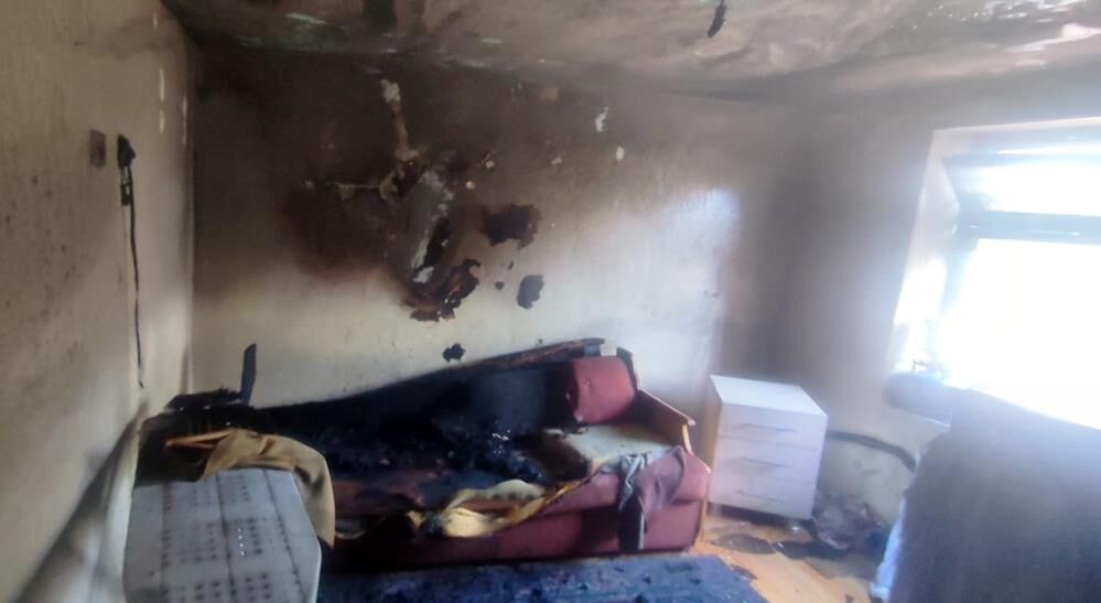 Bir Anlik Unutkanlik Yangina Neden Oldu Acik Kalan Utu Evi Dumana Bogdu (3)