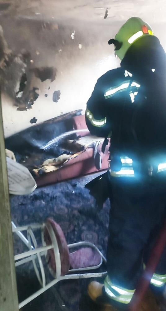 Bir Anlik Unutkanlik Yangina Neden Oldu Acik Kalan Utu Evi Dumana Bogdu (4)