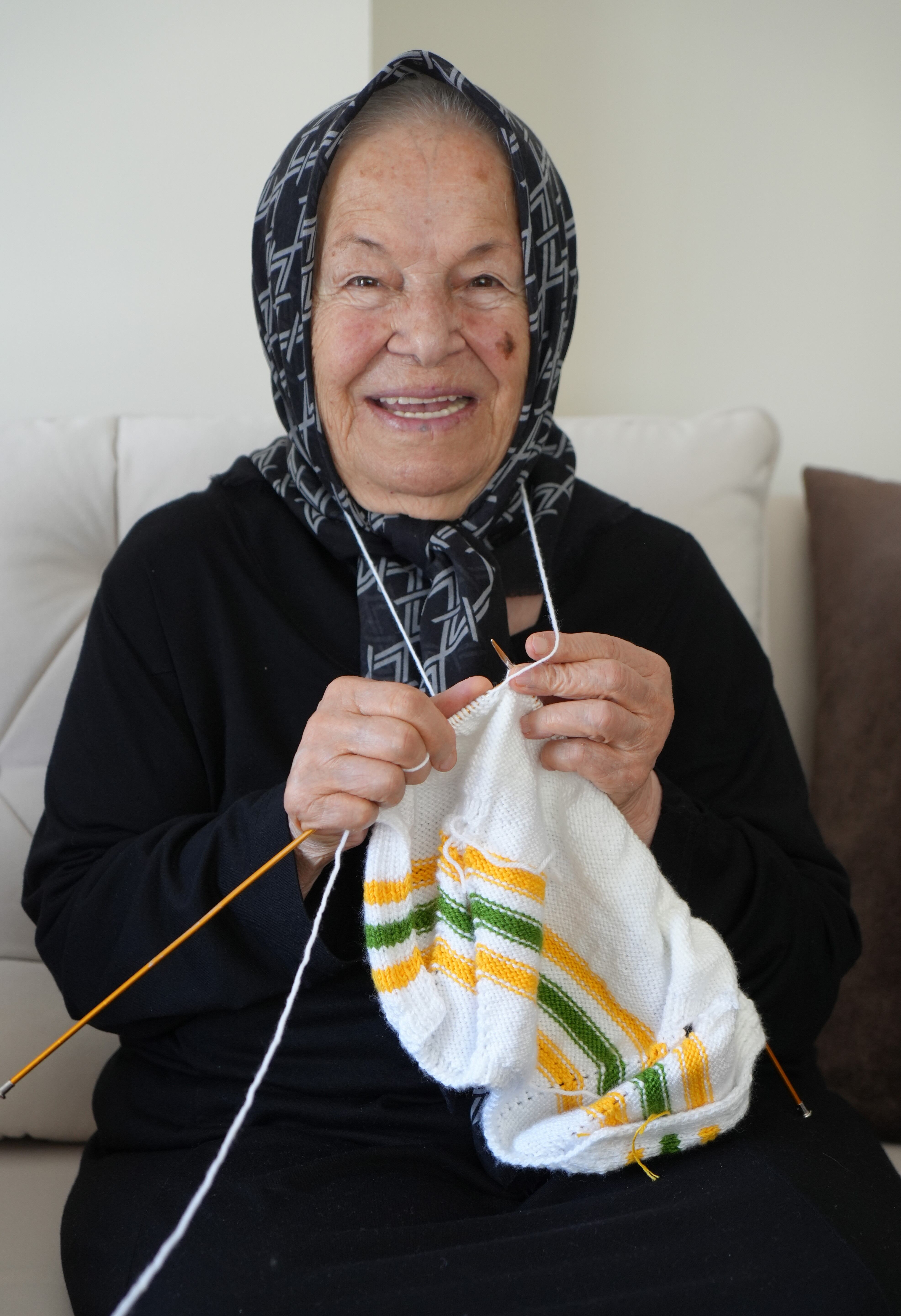 Bir Rüya Hayatını Değiştirdi! 58 Yıldır Ihtiyaç Sahipleri Için Örüyor (2)