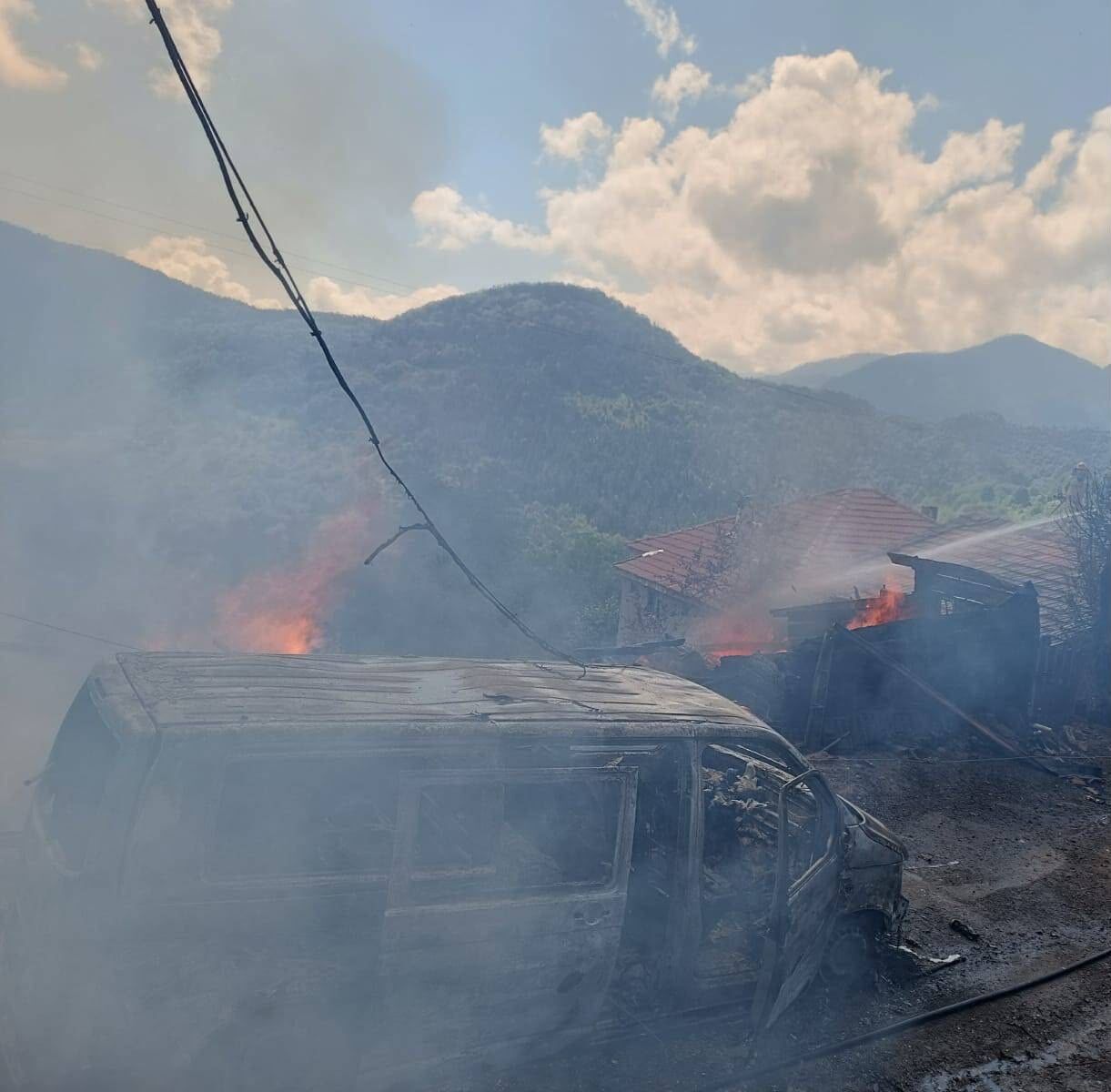 Cinayette Kahreden Gercek Yanan Evdeki Cocuklari Kurtarmak Isterken Vurulmus (1)-1