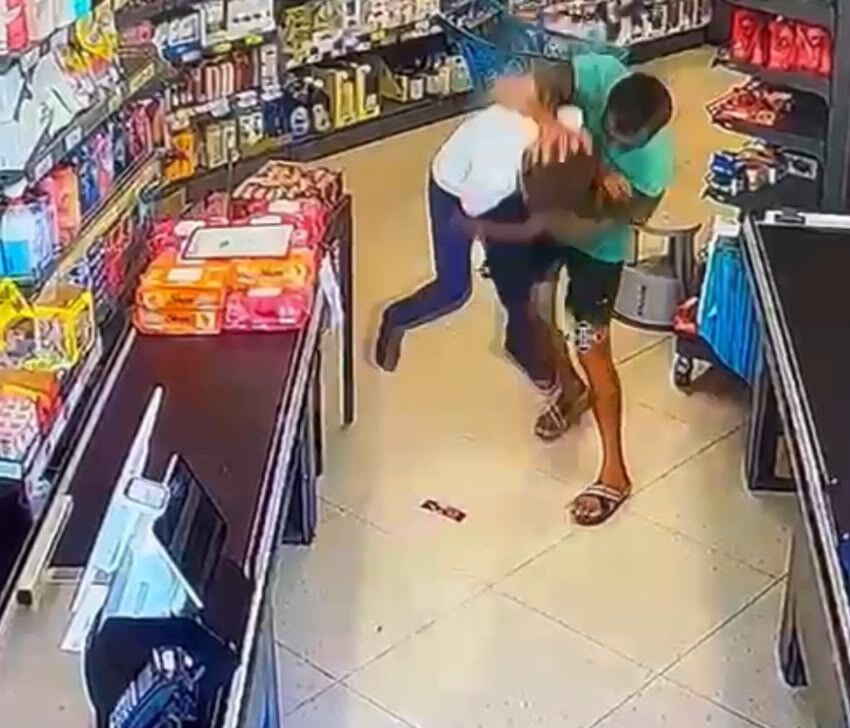 Cocugu Yere Vura Vura Darp Etti Dehset Anlari Kamerada Supheli Yakalandi (3)