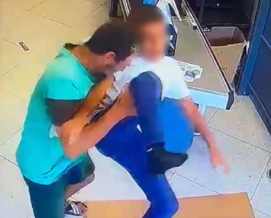 Cocugu Yere Vura Vura Darp Etti Dehset Anlari Kamerada Supheli Yakalandi (5)