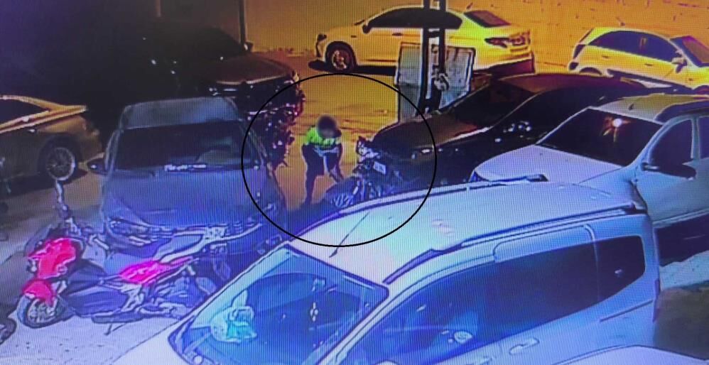 Depremzede Gencin Motosikletini Cocuk Hirsizlar Boyle Caldi Kamerada Pusu Detayi (4)