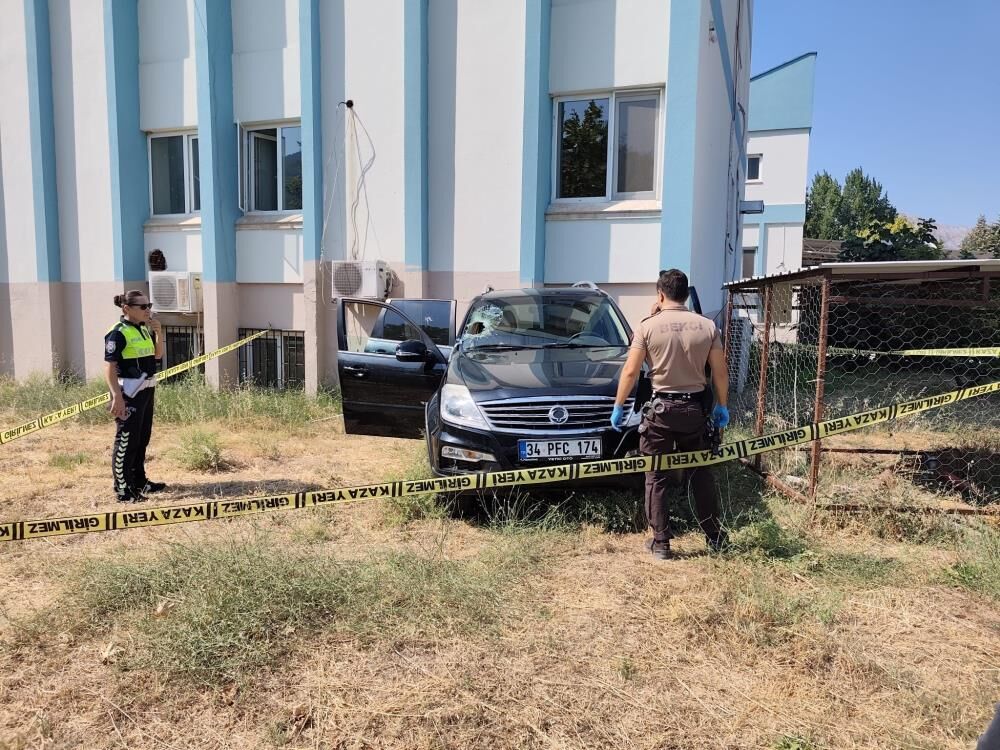 Doktora Gitmek Icin Yola Cikti Hastanenin Bahcesinde Hayatini Kaybetti (2)