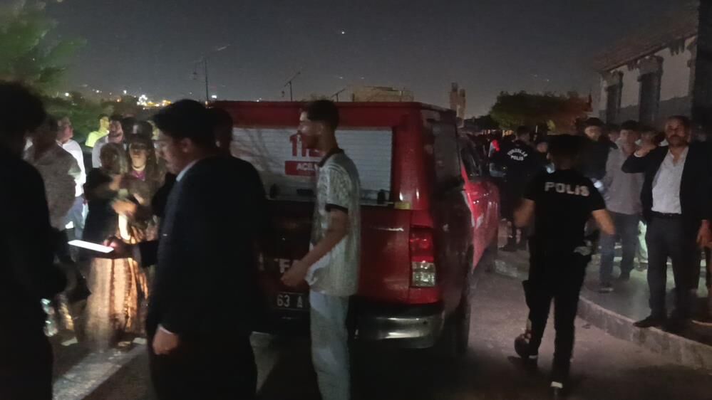 Dugun Salonunda Yangin Panigi Anne Gozyaslari Icinde Bebegini Aradi (2)
