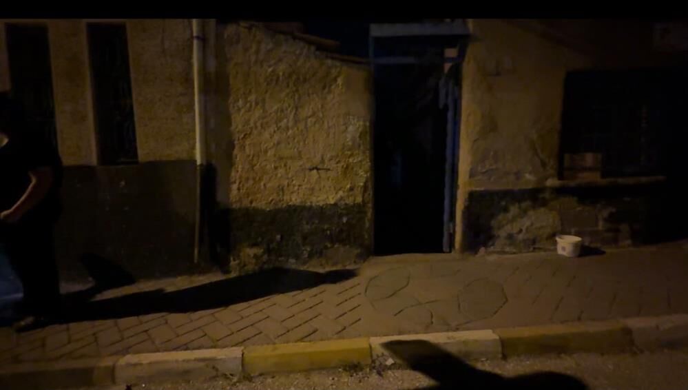 Evde Olu Bulundu Ardindan Ortalik Karisti Yakinlari Ile Komsulari Tartisti (2)