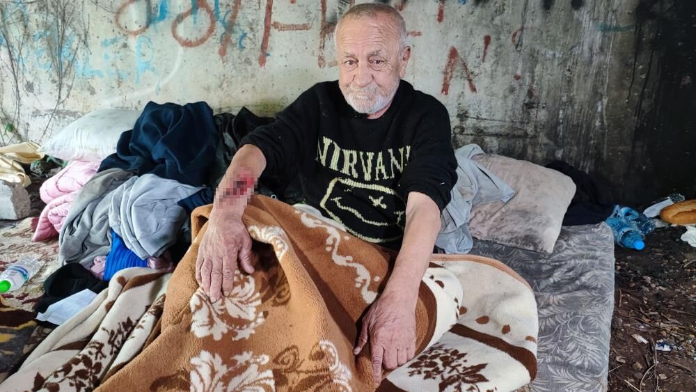 Evinden Cikarildiktan Sonra Kopru Altinda Yasam Mucadelesi Veriyordu Yasli Adam Olu Bu (3)