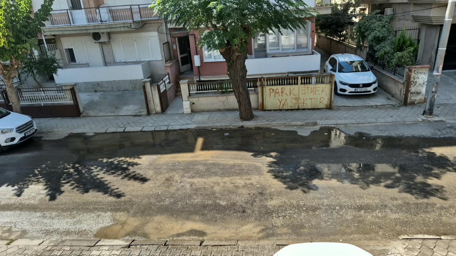 Fatih Caddesi’nde Su Patlağı Vatandaşlar Çözüm Bekliyor (1)-1