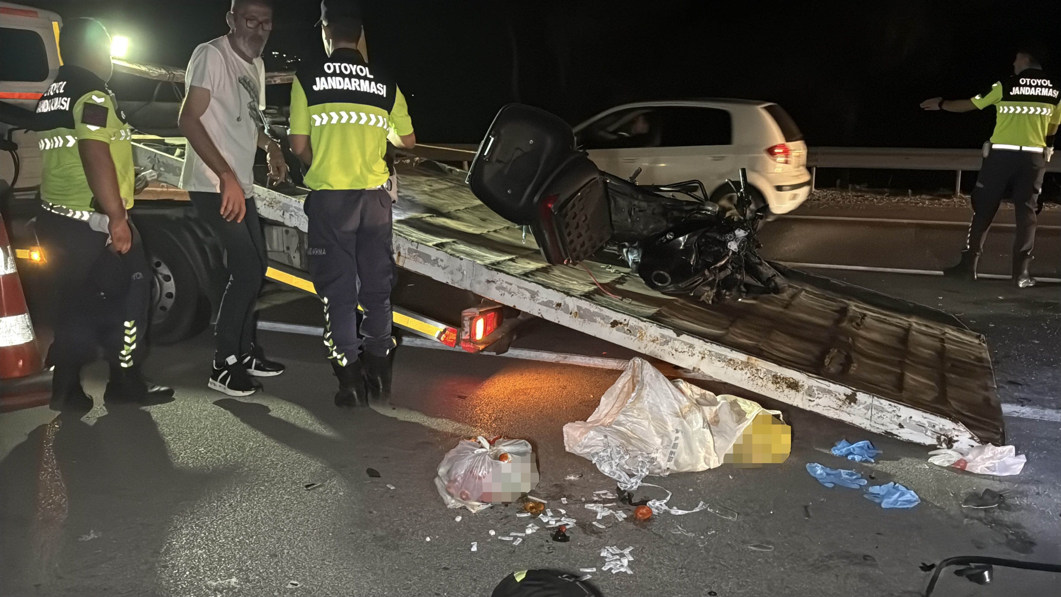Feci Kaza Motosiklet Trafik Ikaz Romorkuna Carpti Surucu Hayatini Kaybetti (4)