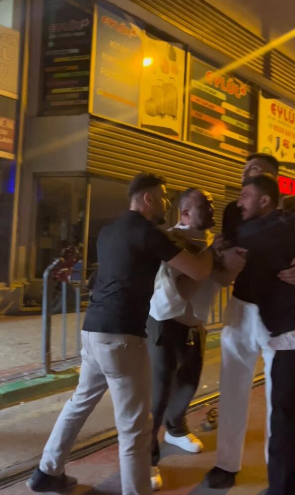 Gece Kulubunden Cikip Birbirlerine Girdiler Ayakta Duracak Halleri Yoktu O Anlar Kamer (3)