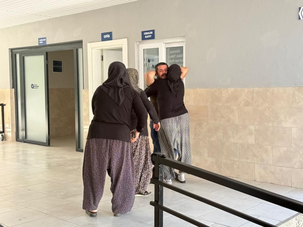 Geri Manevra Yapan Baba Bebeginin Olumune Neden Oldu Cenazeyi Gozyaslariyla Teslim Ald (3)